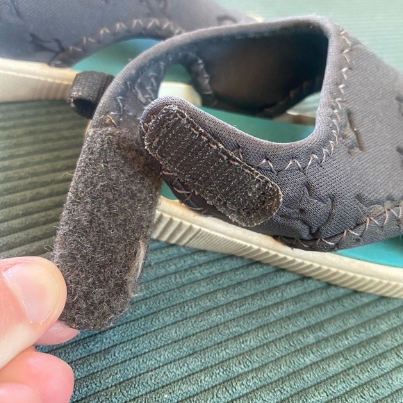 Carters water shoes size 4 - Picture 3 of 5